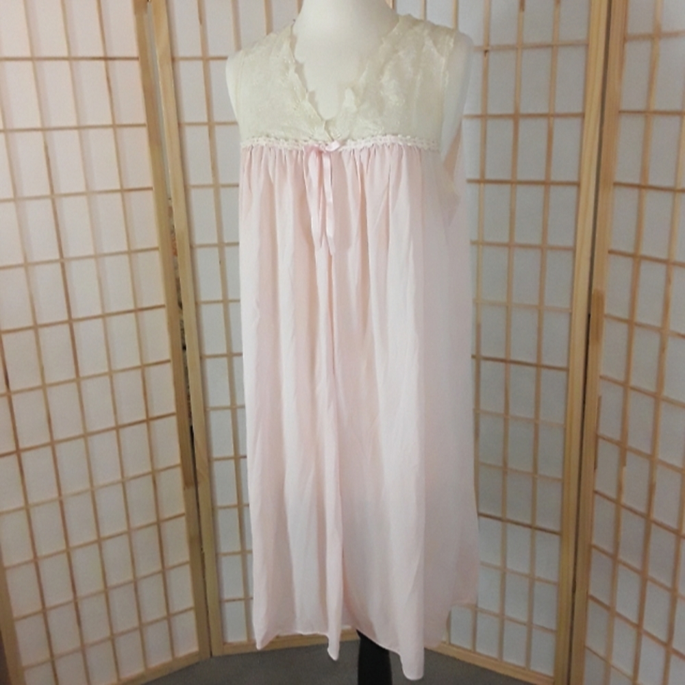 Vintage 1970's Vanity Fair Light Pink Nightgown M